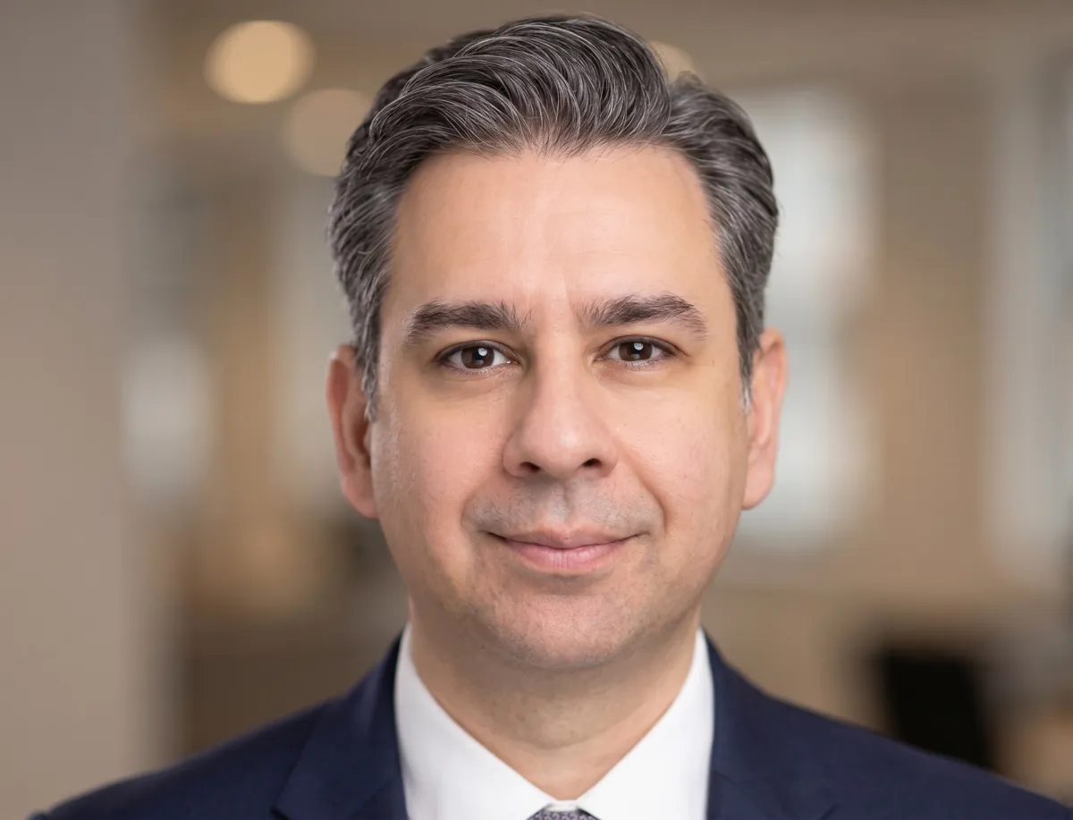 Alternate portrait of Dr. Soroush Sabbaghan